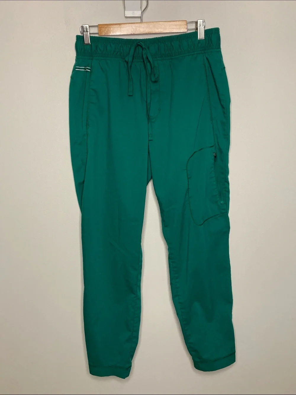 Women’s Revolution Hunter Green Elastic Waist Scrub Pants, Size Medium Short
